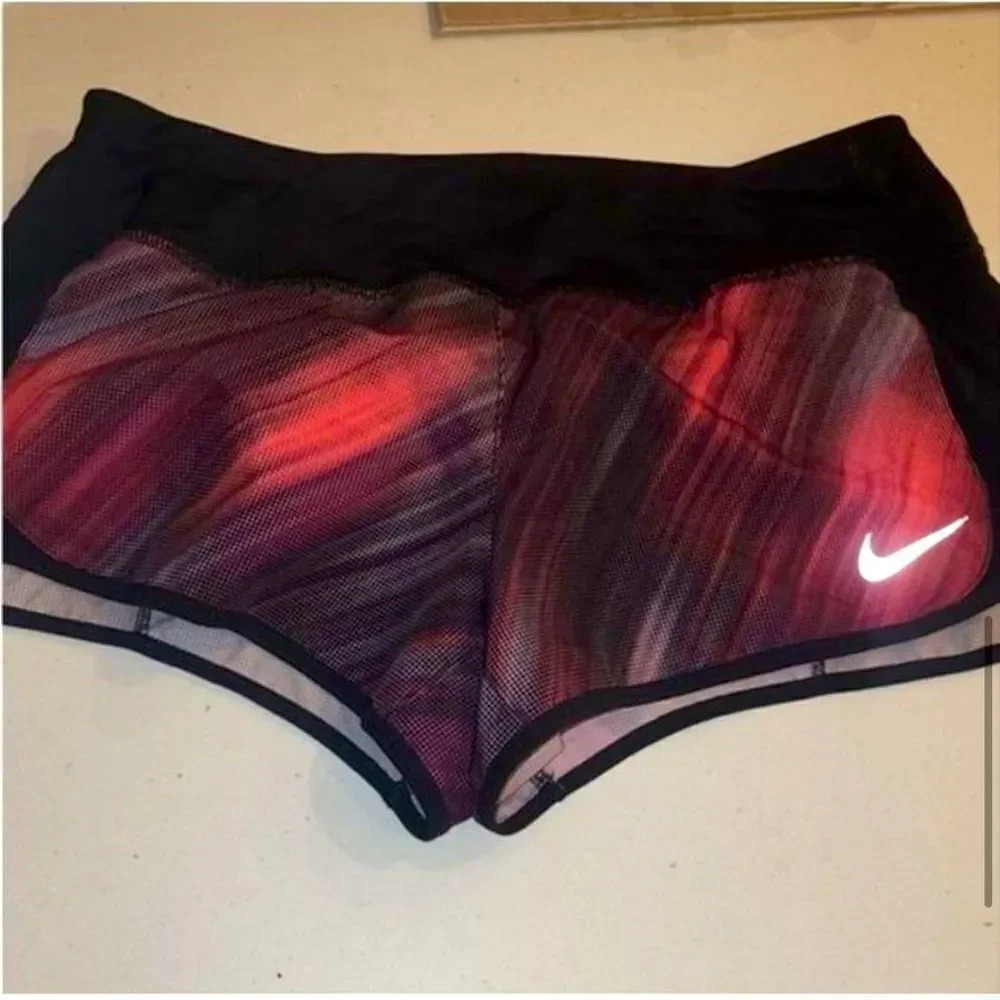 - NIKE WOMENS LIGHT STREAK CREW
PRINTED DRY FIT REFLECTIVE RUNNING
SHORTS SIZE M - Picture 11 of 11